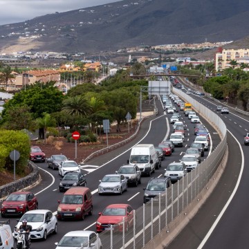 colas en la autopista Adeje